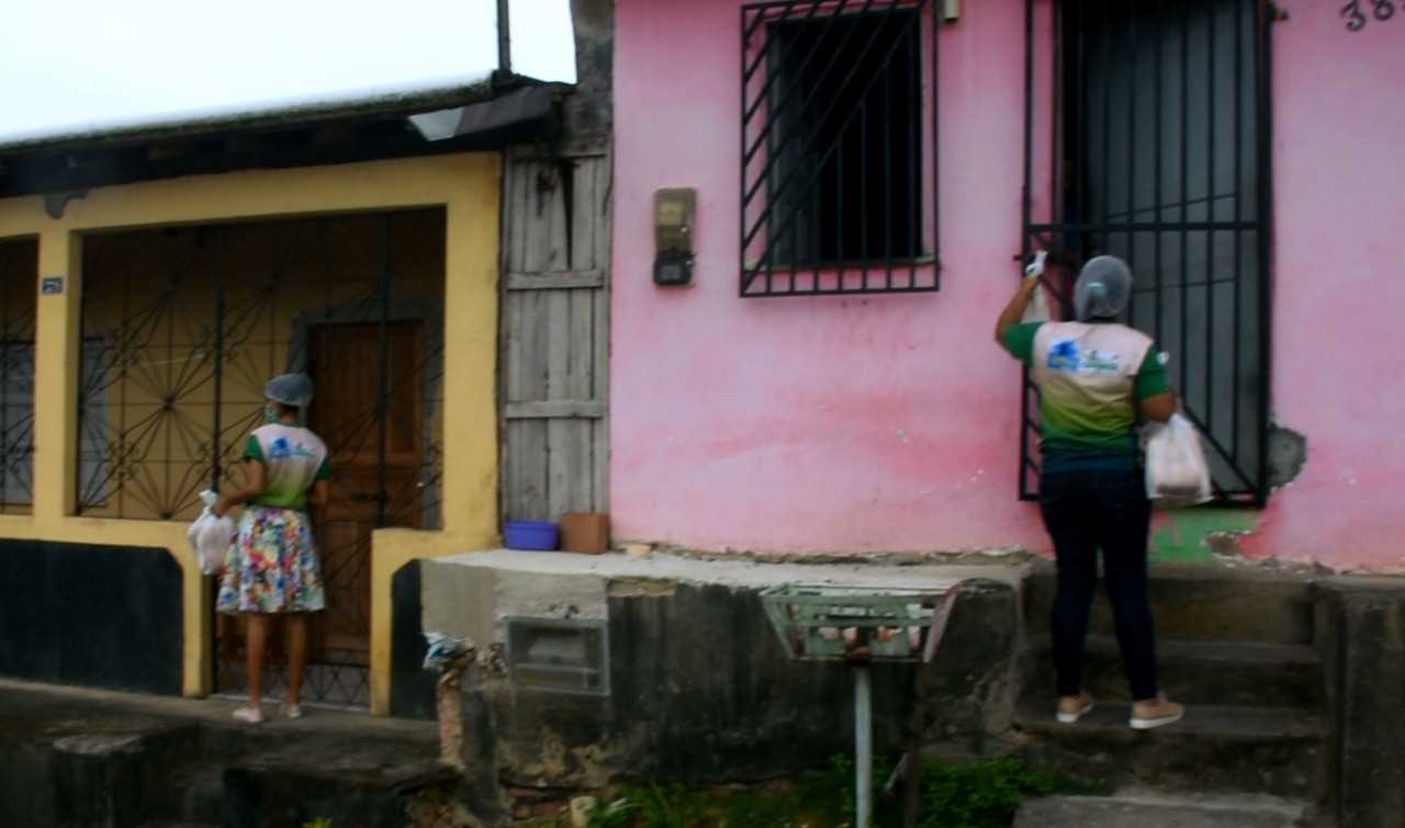Camacã: Secretaria de Assistência Social faz entrega de pães e máscaras no Bairro Joana Angélica